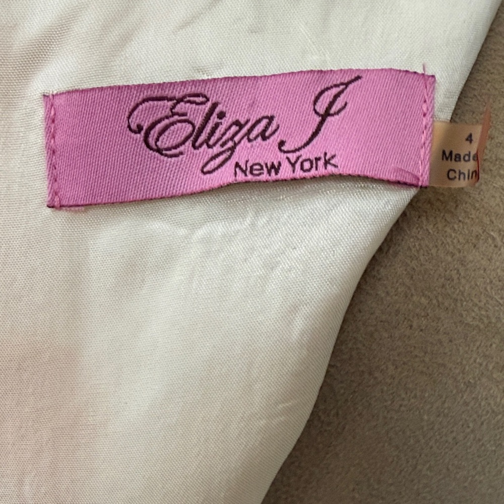 Eliza J White Floral-Print Sleeveless Shift Dress with Green & Navy Accents - Picture 6 of 6